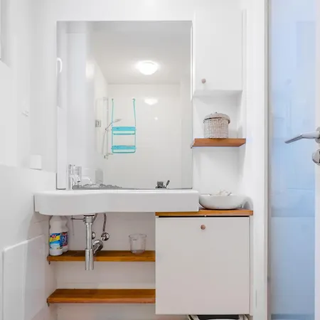 Colorful Getaway Right Next To Ndk By Flat Mаnager Sofya