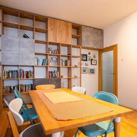 Colorful Getaway Right Next To Ndk By Flat Mаnager *