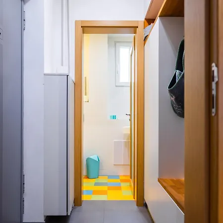 Apartamento Colorful Getaway Right Next To Ndk By Flat Mаnager