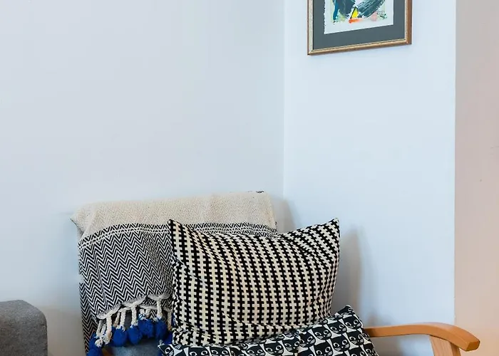 Colorful Getaway Right Next To Ndk By Flat Mаnager